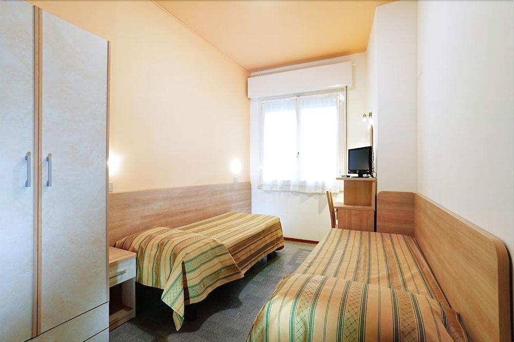 Hotel Globus 체제나티코 외부 사진