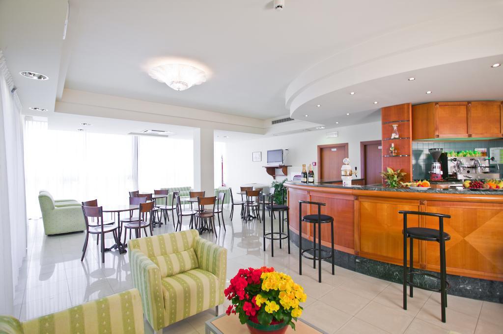 Hotel Globus 체제나티코 외부 사진