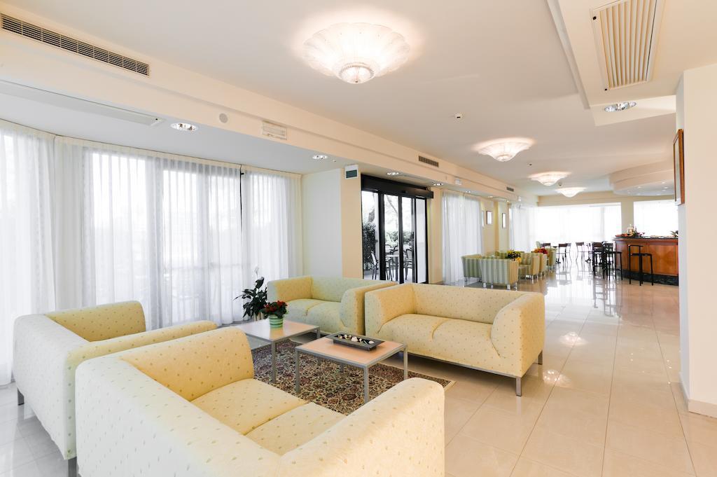 Hotel Globus 체제나티코 외부 사진